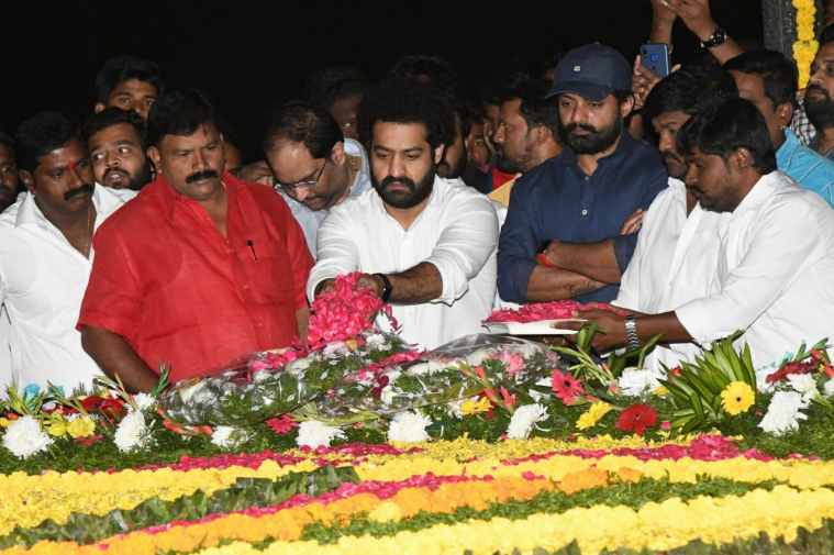 Jr NTR, Nandamuri Kalyanram and others pay their tribute to NTR on 24th ...