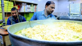 safed gajar ka halwa, white carrot halwa, indianexpress.com, white carrots, what are white carrots, indianexpress, safed gajar halwa, how to make safed gajar halwa, how to make gajar halwa, types of gajar halwa, carrot halwa types, food, delhi food, old delhi food, jama masjid food, jama masjid sweets, ghee seets, best of old delhi food, sheeren bhawan, old delhi sheeren bhawan,