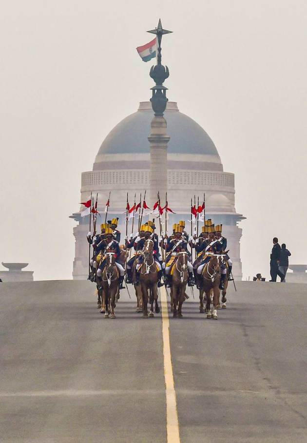beating retreat photos, beating retreat pics, beating retreat ceremony, republic day celebrations, beating retreat at Rajpath, Vijay chowk, indian express