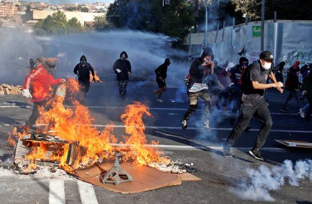 chile riots, chile protest, chile protest photos, chile unrest, chile president Sebastián Piñera, world news, indian express