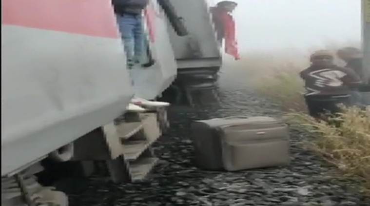 Lokmanya Tilak Express derail, train derail, train derail cuttack, fog visibility trains