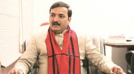 Locked down UP min tries his hand at cutting children's hair, gets mixed response