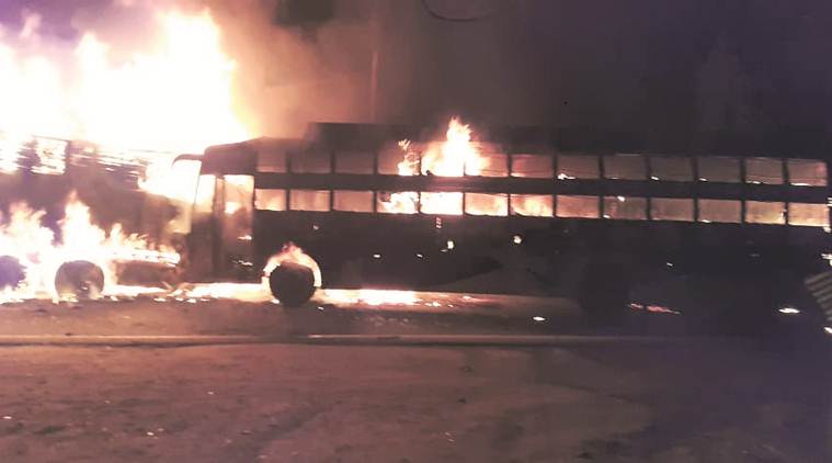 up bus fire, up bus catch fire, kannauj bus fire, kannauj bus truck collision fire, uttar pradesh, up news, latest news, indian express