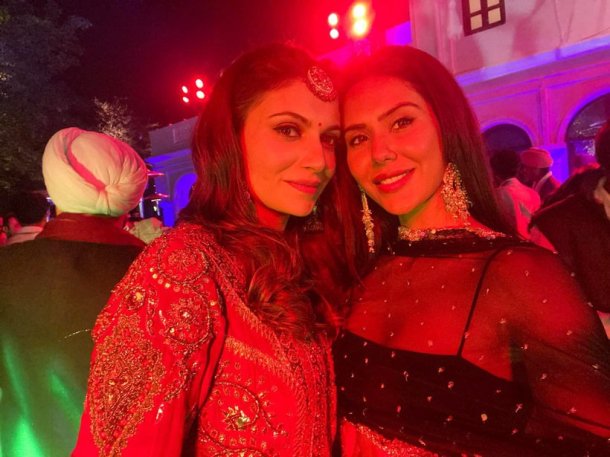 simran kaur mundi with sonam bajwa