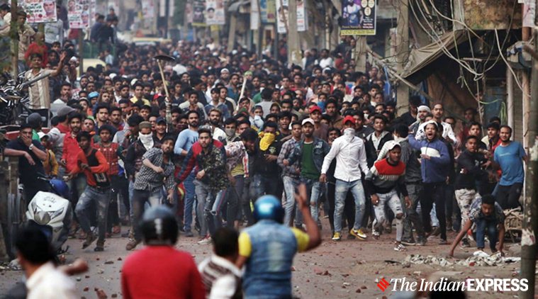 stone pelting, jaffrabad, jaffrabad stone pelting, babarpur stone pelting, jaffrabad protests, shaheen bagh, caa protests, nrc, delhi news, indian express