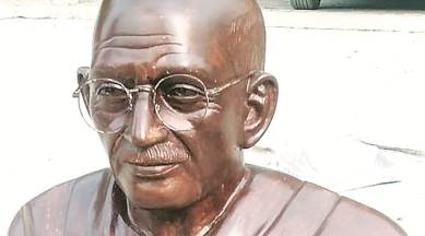 Gandhi bust Ben Kingsley look, Mahatma Gandhi Bust MP college, Ben Kingsley Gandhi, Ben Kingsley as Mahatma Gandhi