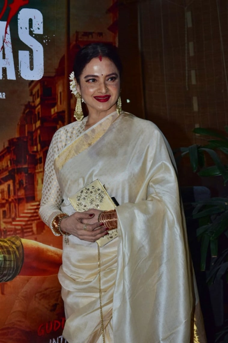 Rekha looking gorgeous in a elegant handloom silk saree. She wears  handloom- Do you? GiftPiper.com- Proud to supporting handlo… | Rekha saree,  Elegant saree, Saree