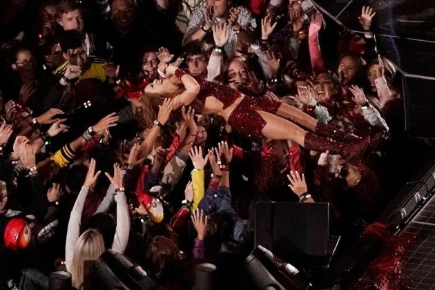 shakira performance at super bowl