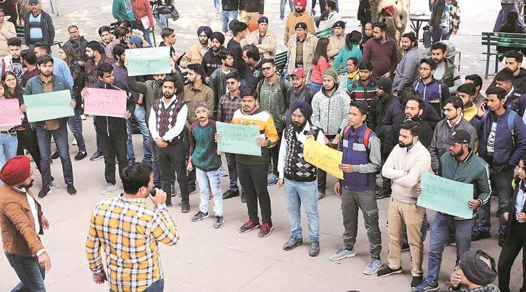 ABVP, ABVP students hold protest, PU students protest, SFS students protests, panjab university, chandigarh news, indian express