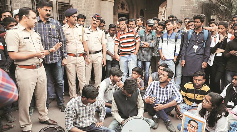Fergusson college, abvp meeting, protest against abvp meeting, Pune news, indian express