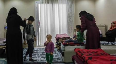 9 children freeze to death in largest exodus of Syrian war