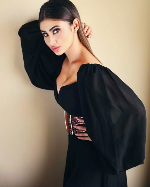 mouni roy in delhi