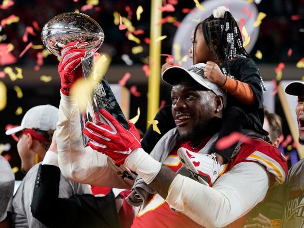 Patrick Mahomes, Patrick Mahomes MVP, Patrick Mahomes Super Bowl MVP, Kansas City vs San Francisco, Super Bowl 2020, Super Bowl photos, Patrick Mahomes celebration, Patrick Mahomes girlfriend