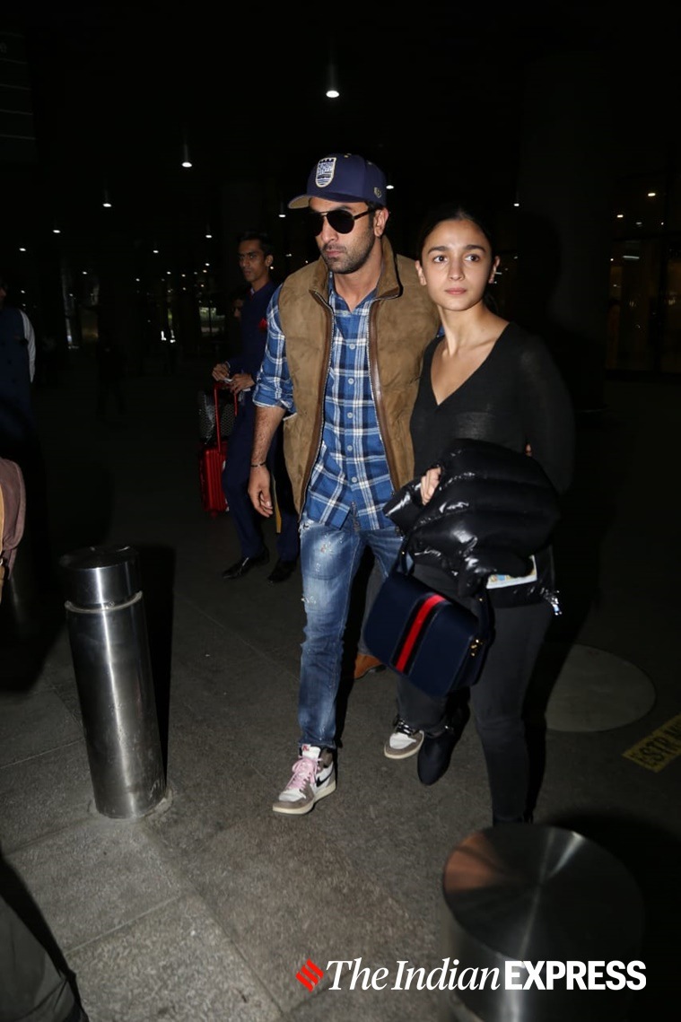 airport looks, airport look, alia bhatt photos, kangana ranaut photos, aditya roy kapur photos, kiara advani photos, suny leone photos, Indian Express, Indian Express news