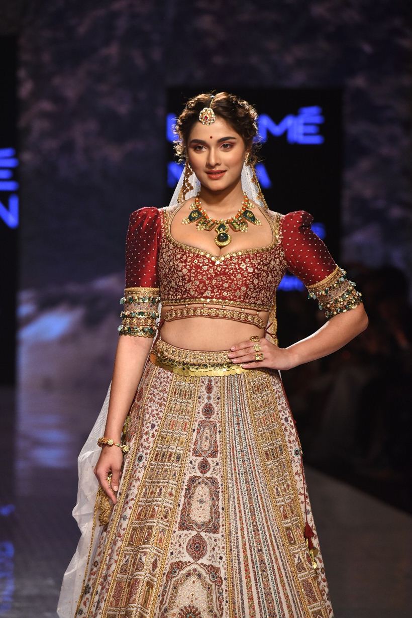 10 Best Bridal Outfits Spotted at FDCI x Lakmé Fashion Week 2022 Runway ::  Khush Mag