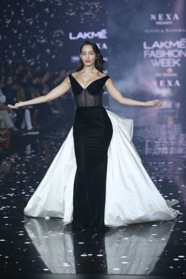 dia mirza, tabu, nora, daina penty, Lakme Fashion Week, Lakme Fashion Week summer spring, indian express news