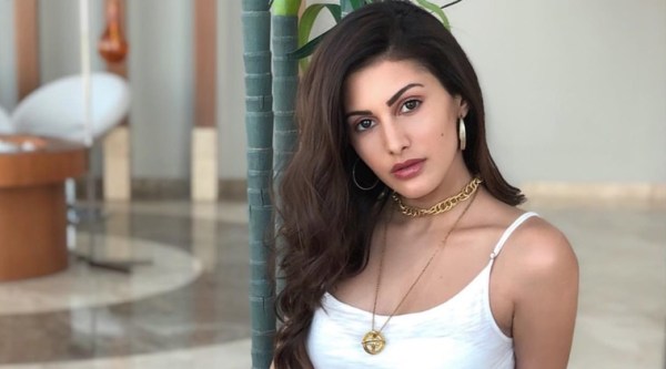 Amyra Dastur dongri to dubai