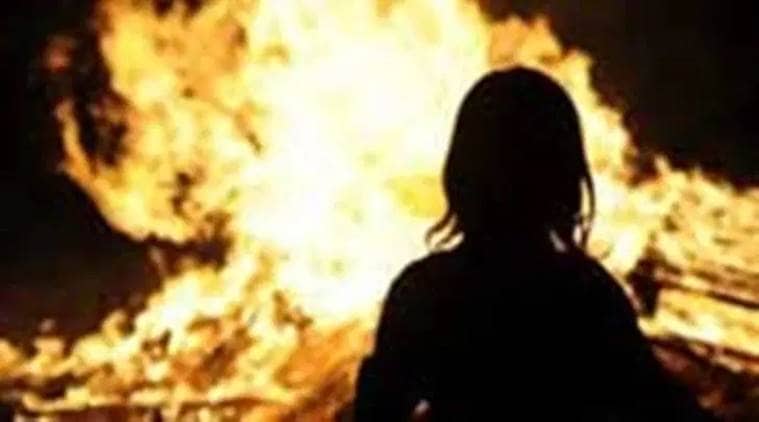 wardha woman set on fire, wardha woman set on fire dies, woman teacher set on fire in wardha, maharashtra teacher set on fire fire, wardha college teacher on fire, indian express news
