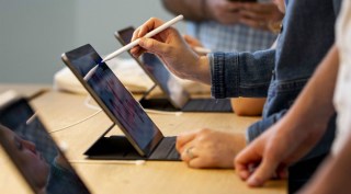 apple, dual charge for ios ipados apps, iphone app charge, ipad app charge, apple withdraws dual charge of apps on ios and ipad