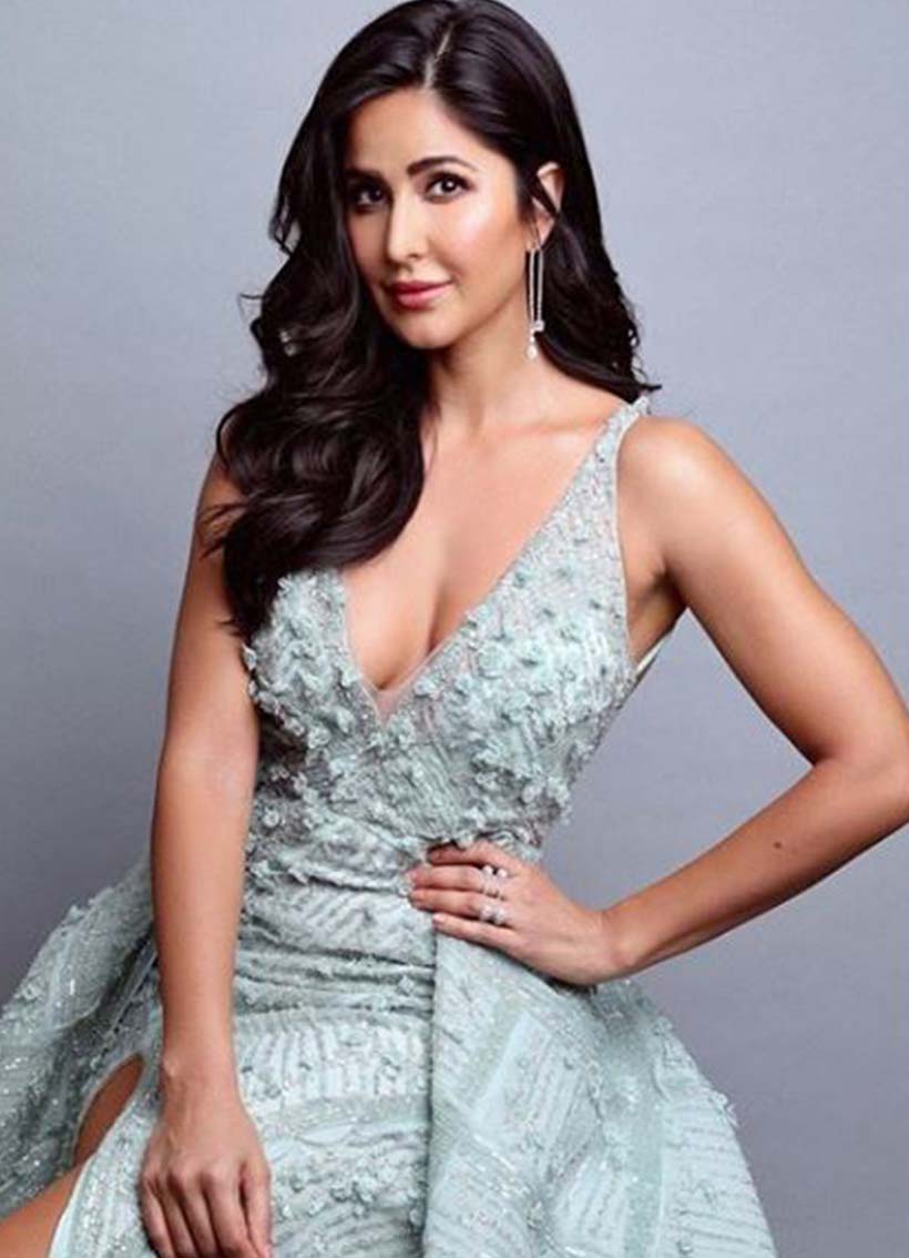 priyanka chopra deep v neck dress Priyanka Chopra Stuns All in a Deep V-Neck Dress at Grammys