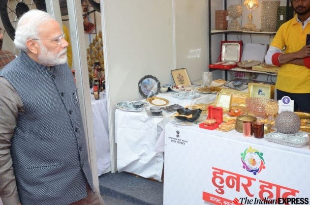 narendra modi hunar haat, narendra modi hunar haat litti chokha, narendra modi meets artisans at hunar haat, india news, indian express