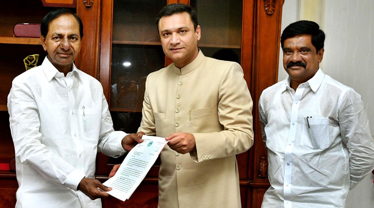 aimim mla akbaruddin owaisi, telangana cm k chandrashekhar rao, Simhavahini Mahankali Temple, lal darwaza, bonalu, hyderabad news, indian express