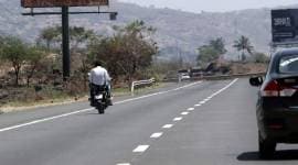 Pune-Mumbai Expressway, Pune-Mumbai Expressway accident, several vehicles run over man in Pune-Mumbai Expressway, mumbai city news, baur man killed in Pune-Mumbai Expressway, pune city news