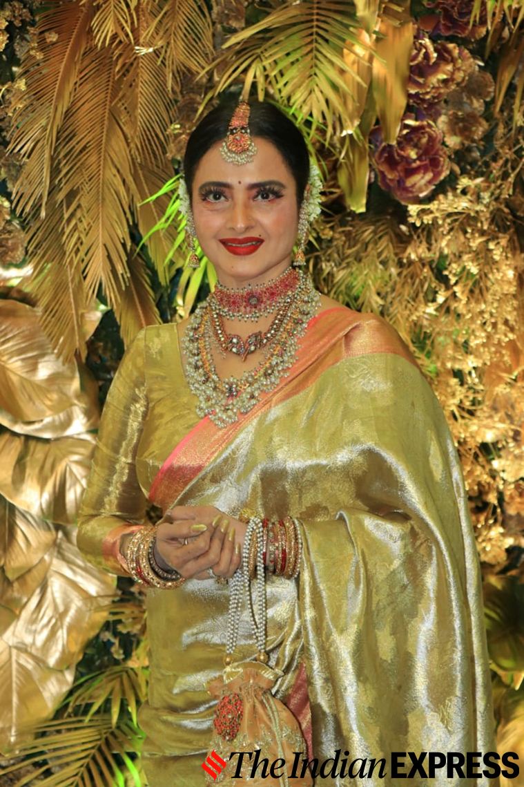 Rekha Bollywood Hindi Xxx Video - Rekha stuns in a blingy kanjeevaram sari at Armaan Jain's wedding reception  | Lifestyle News,The Indian Express