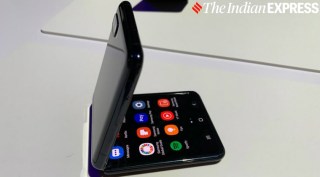 samsung galaxy z flip, galaxy z flip, galaxy z flip first impressions, galaxy z flip faq, galaxy z flip question answer, galaxy z flip specifications, galaxy z flip price, samsung foldable phone, galaxy fold, galaxy z flip features, galaxy z flip first look