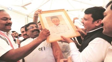 maharashtra assembly chaos, BJP sarvakar honour, shiv sena maharashtra, BJP maharashtra, congress maharashtra, hindutva, Masharashtra news, uddhav thackeray, Indian express news, lates news