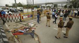 shaheen bagh protests, shaheen bagh road blockade, shaheen bagh anti caa protests, shaheen bagh mediation, mahamaya flyover, up police remove barricades, indian express