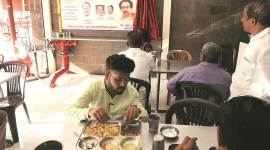 Shiv Bhojan thalis, Pune coronavirus lockdown, coronavirus lockdown, Pune coronavirus cases, COVID-19, pune news, indian express