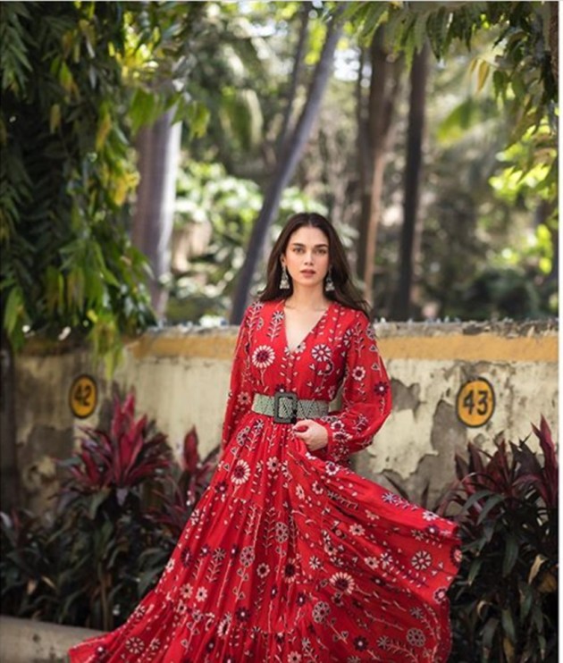 malaika arora, shraddha Kapoor, radhika apte, diana penty, dia mriza, Fashion hits and misses, Fashion hits and misses of the week, best bollywood looks, indian express news