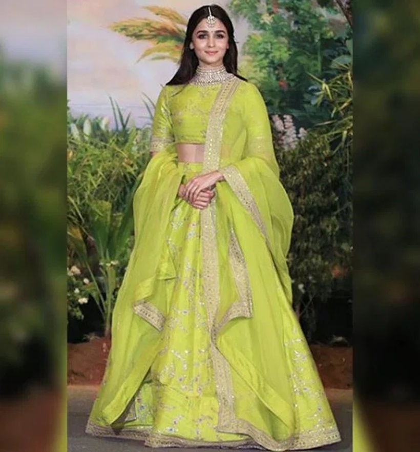 Alia Bhatt's Diwali 2021 Was Complete With A Gorgeous Blue Lehenga And  Ranbir Kapoor In Arms Amid Wedding Rumours