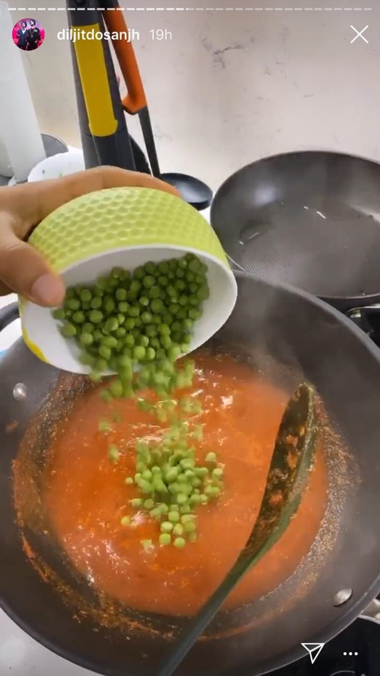 Diljit Dosanjh, Diljit Dosanjh cooking, Diljit Dosanjh quarantine, Diljit Dosanjh matar paneer veggie, Diljit Dosanjh instagram, coronavirus Diljit Dosanjh cooking, indian express news