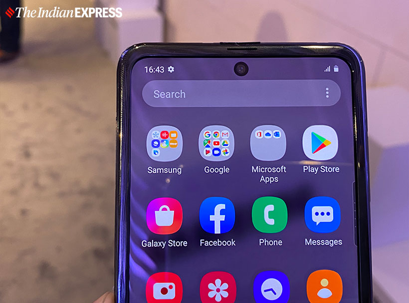 Motorola razr, Motorola razr India price, Razr India price, Razr price in India, Razr vs Z Flip, Moto Razr vs Galaxy Z Flip, Galaxy Z Flip vs Moto Razr price, Moto Razr specifications