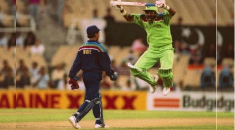 Javed Miandad mocks Kiran More, Kiran More vs Miandad, Miandad jumps hilariously, Kiran More's hilarious mocking, India vs Pakistan moments