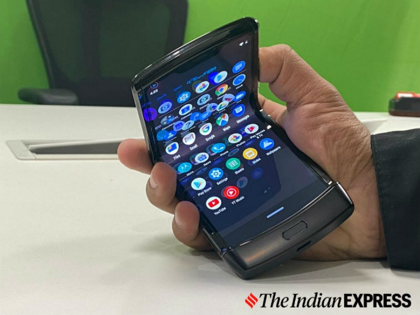 Galaxy Z Flip, Samsung Galaxy Z Flip, Galaxy Z Flip vs Motorola Razr, Razr price in India, Galaxy Z Flip price in India, Samsung Galaxy Z Flip review