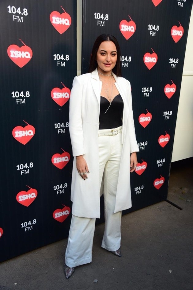 pantsuit trends, pantsuit style ideas, best pantsuit, pantsuit design ideas, sonam kapoor,kareena kapoor latest photos, indian express news, pantsuit trends