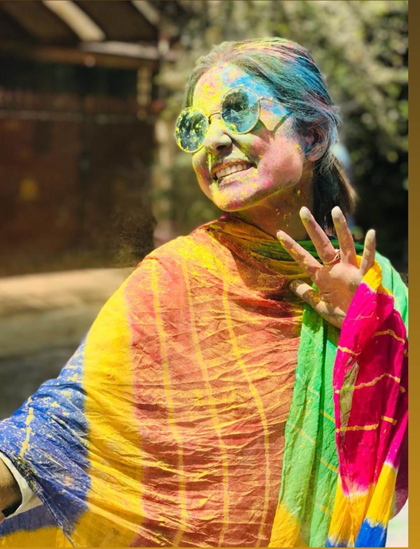 SEE PICS: After Poonam Pandey & Sofia Hayat this Bollywood actress stuns in  her HOLI PHOTO SHOOT!