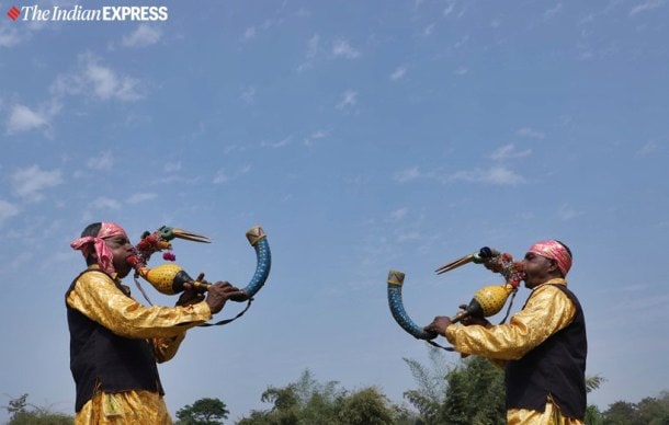 tribal holi, holi celebrations, gujarat holi, tribal holi celebration photos, navsari, india news, indian express