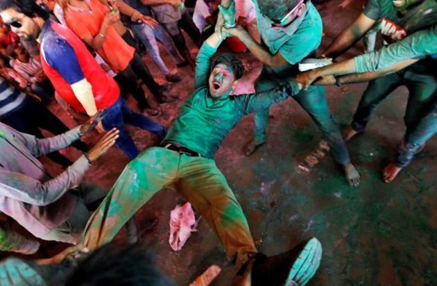 holi images, holi, holi 2020, happy holi, happy holi 2020, holi hai, holi photos, lathmaar holi, barsana holi, nandgaon holi, vrindavan holi, widow holi, holi in india photos, india holi, holi celebrations, holi celebration photos, india news, festival news, indian express