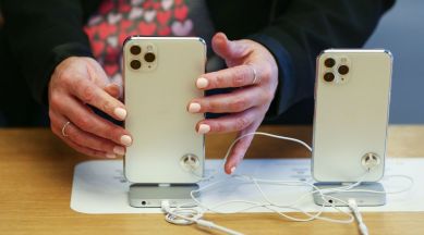 Coronavirus, Covid 19, how to clean your iPhone, how to clean your Samsung phone, how to disinfect a phone or a tablet, smartphone cleaning tips