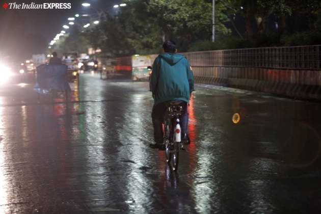 Delhi rains, delhi thunderstorms, delhi weather, delhi-ncr weather, delhi ncr temperature, indian express