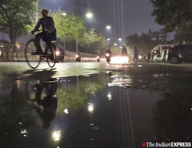Delhi rains, delhi thunderstorms, delhi weather, delhi-ncr weather, delhi ncr temperature, indian express
