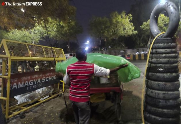 Delhi rains, delhi thunderstorms, delhi weather, delhi-ncr weather, delhi ncr temperature, indian express