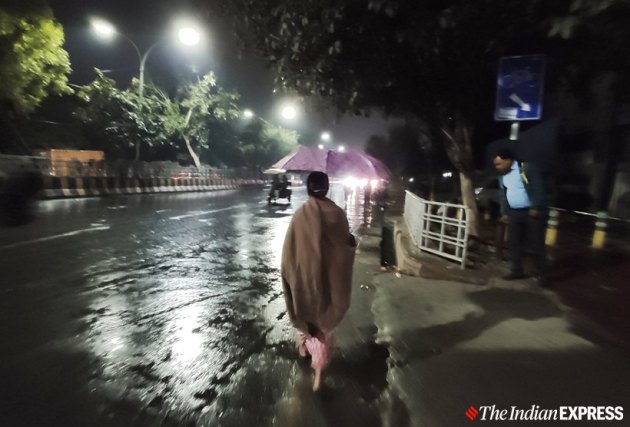 Delhi rains, delhi thunderstorms, delhi weather, delhi-ncr weather, delhi ncr temperature, indian express