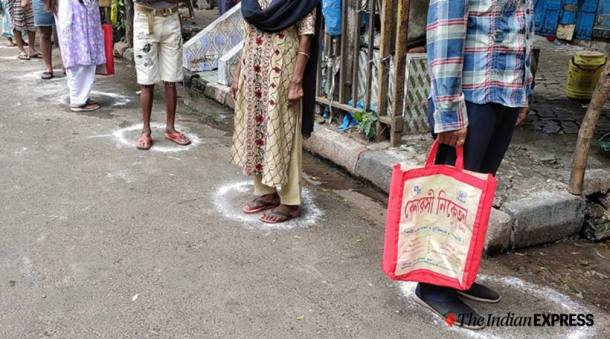India lockdown: People scramble for essentials while maintaining social