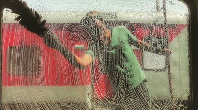 Deep-cleaning a train