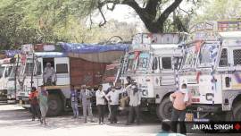 Drivers abandon loaded vehicles, trucks stuck as state borders still clogged